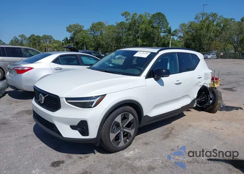 2025 Volvo Xc40 B5 Plus Dark Theme из США, поврежденный, VIN YV4L12UC2S2451557